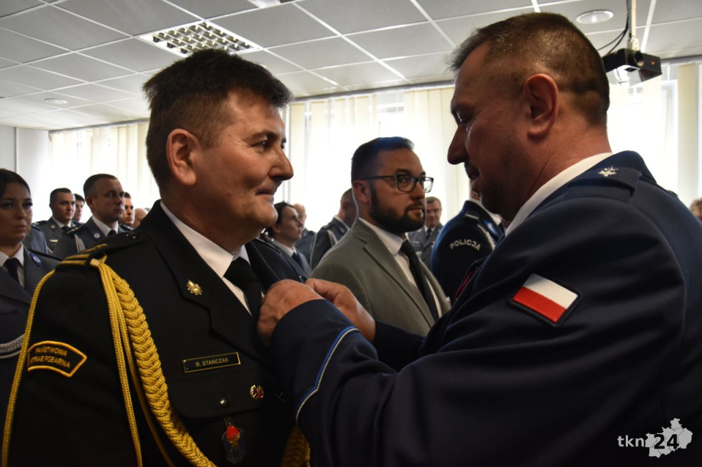 Święto policji 2024 w Końskich. Były awanse i odznaczenia [wideo, zdjęcia]