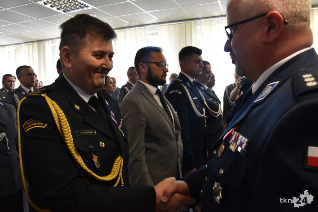 Święto policji 2024 w Końskich. Były awanse i odznaczenia [wideo, zdjęcia]