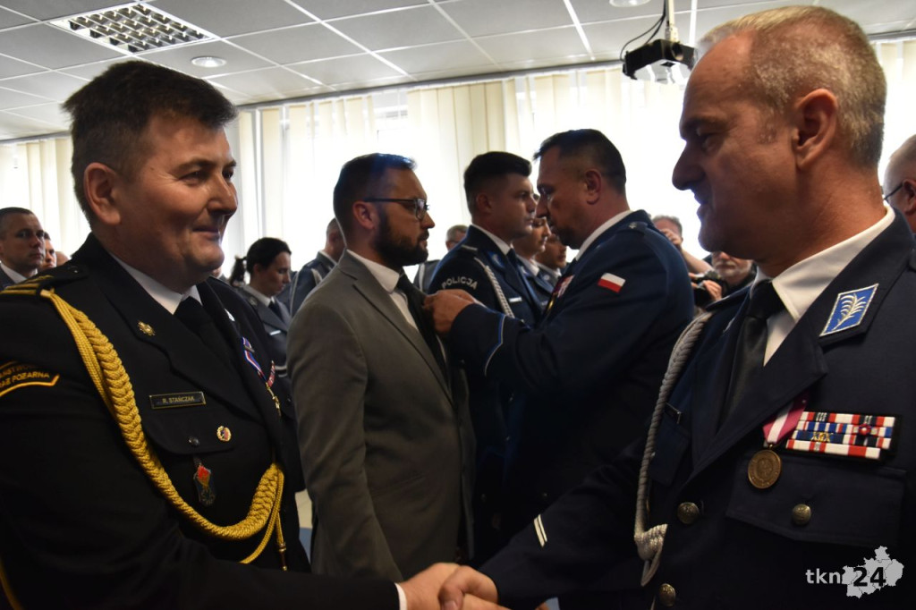 Święto policji 2024 w Końskich. Były awanse i odznaczenia [wideo, zdjęcia]