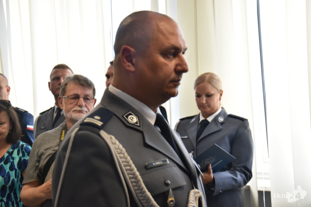 Święto policji 2024 w Końskich. Były awanse i odznaczenia [wideo, zdjęcia]