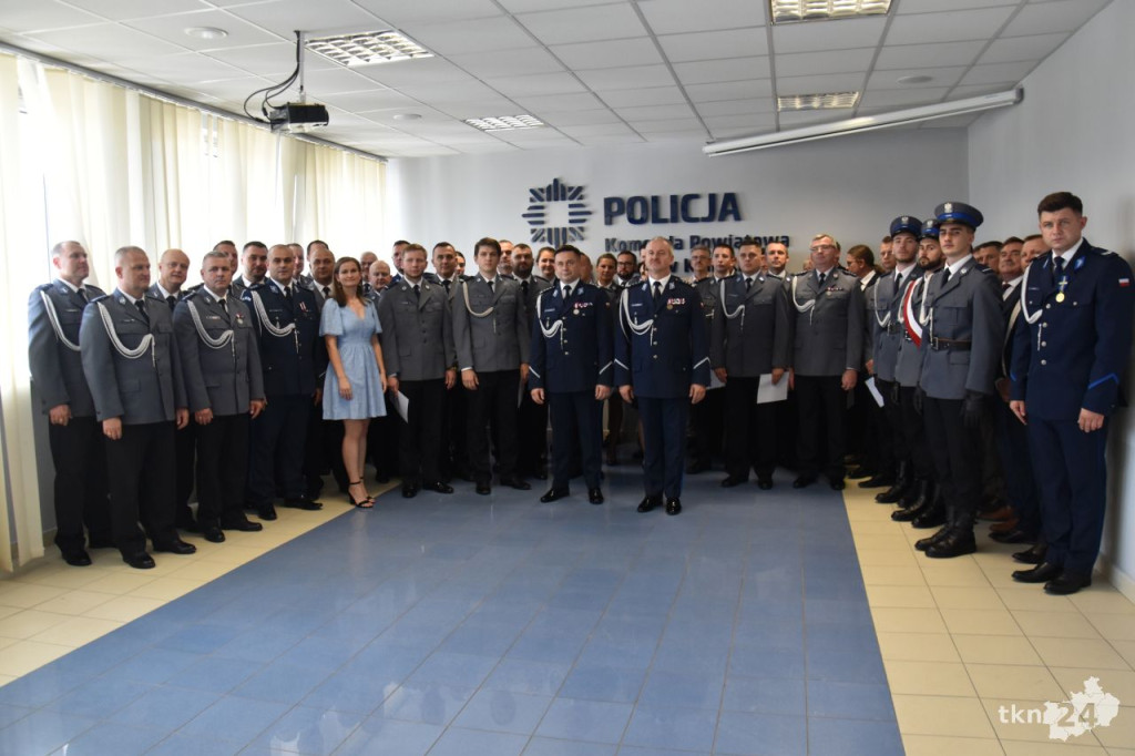 Święto policji 2024 w Końskich. Były awanse i odznaczenia [wideo, zdjęcia]