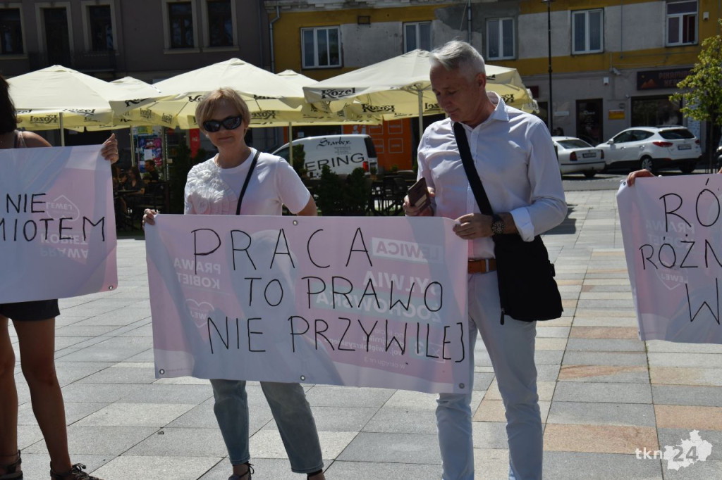 Pierwszy spacer równości przeszedł przez Końskie [wideo, zdjęcia]