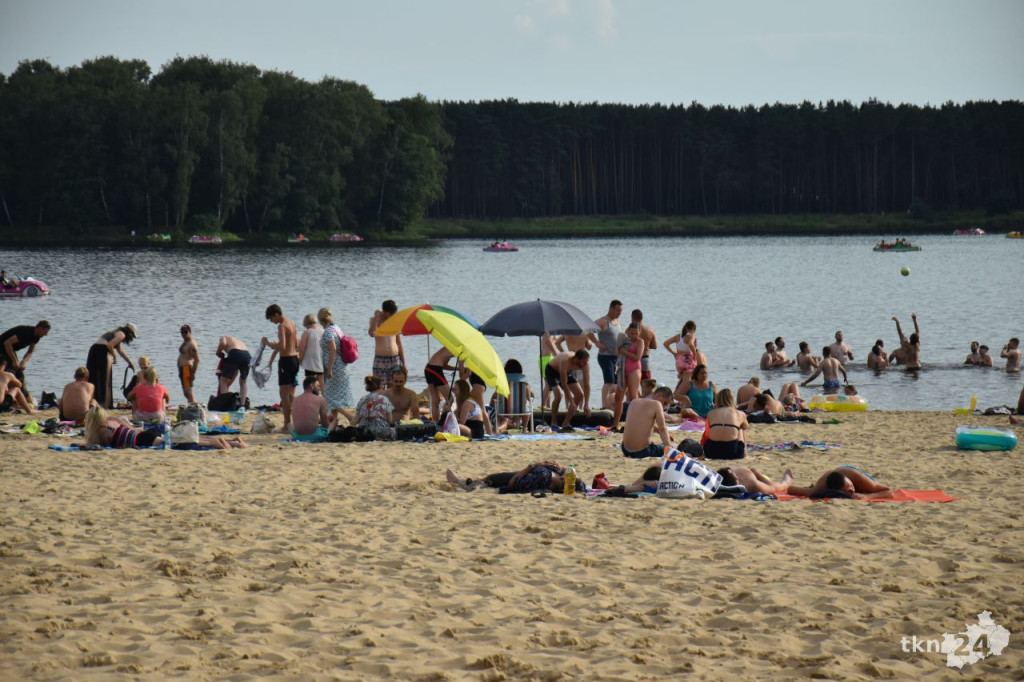 Sielpia przyciąga turystów z całej Polski. Tłumy wypoczywały w sobotę na zalewem [zdjęcia]