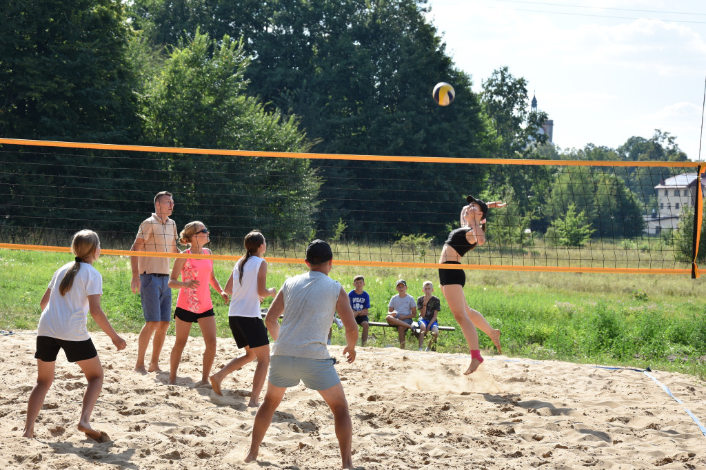 Rodzinny turniej siatkówki plażowej w Fałkowie. Króluje team `Justyna` [zdjęcia]