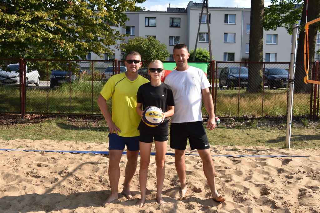 Rodzinny turniej siatkówki plażowej w Fałkowie. Króluje team `Justyna` [zdjęcia]