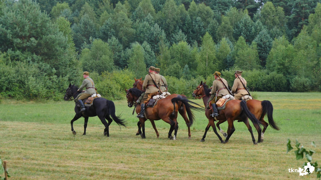 Ułani w Białym Ługu. Zobaczcie wspaniałe rekonstrukcje historyczne [wideo, zdjęcia]