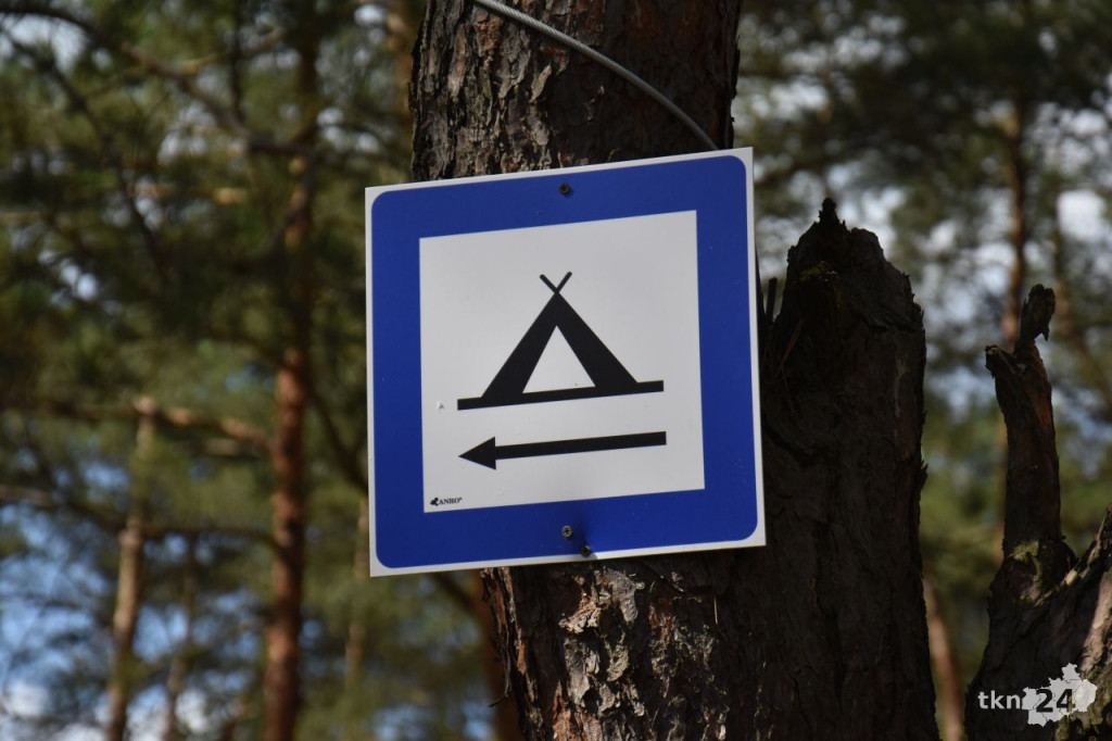 Kamperowicze wypoczywają nad zalewem w Sielpi [fotorelacja]