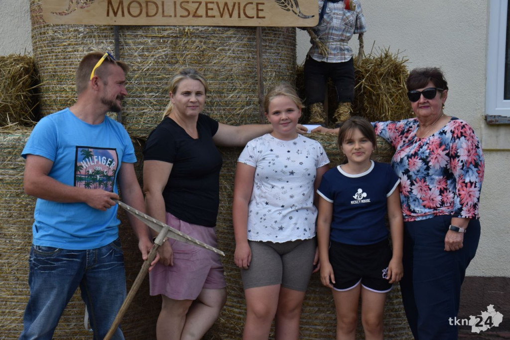 Słomiani Ludzie, czyli Modliszewice przygotowują się do Dożynek [wideo]
