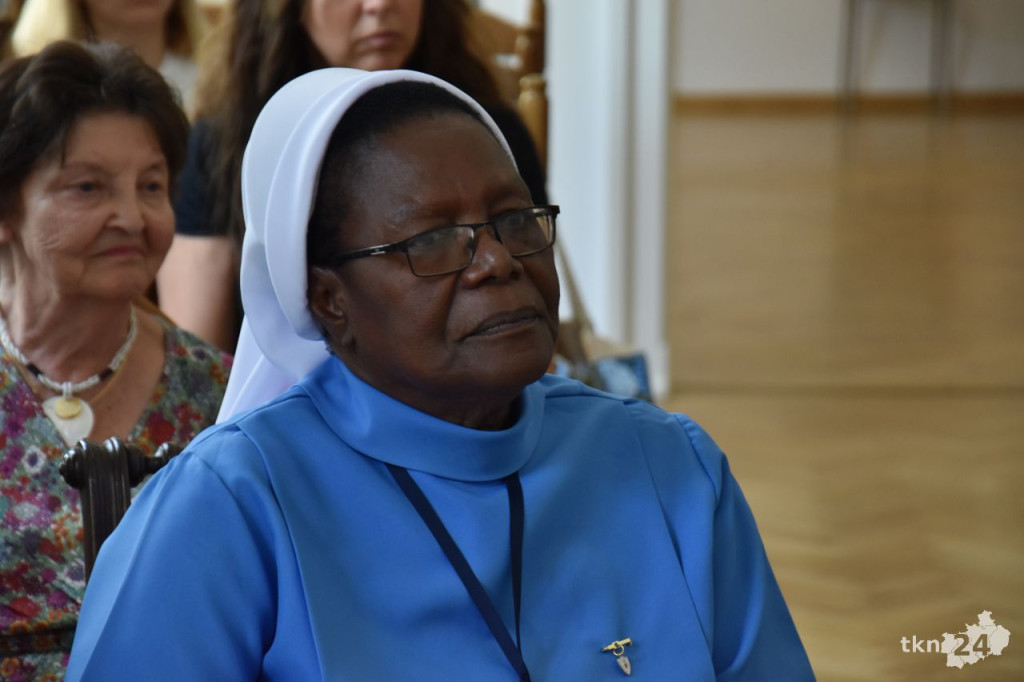 Misjonarki z Zambii odwiedziły grób ks. Marcelego Prawicy w Końskich [wideo, zdjęcia]