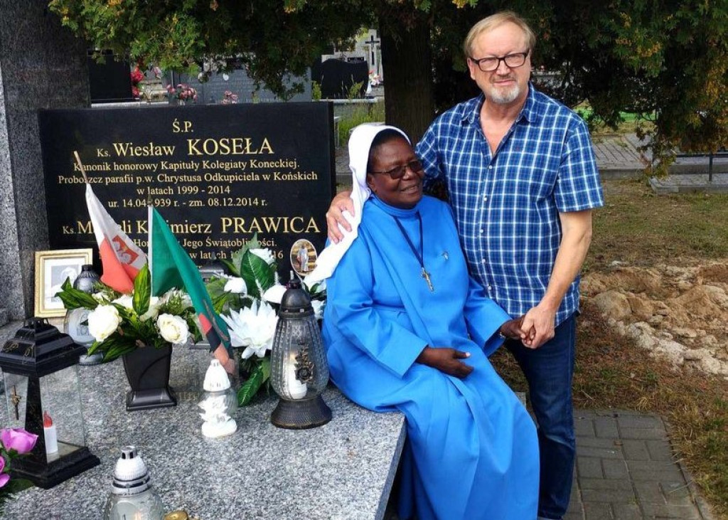 Misjonarki z Zambii odwiedziły grób ks. Marcelego Prawicy w Końskich [wideo, zdjęcia]