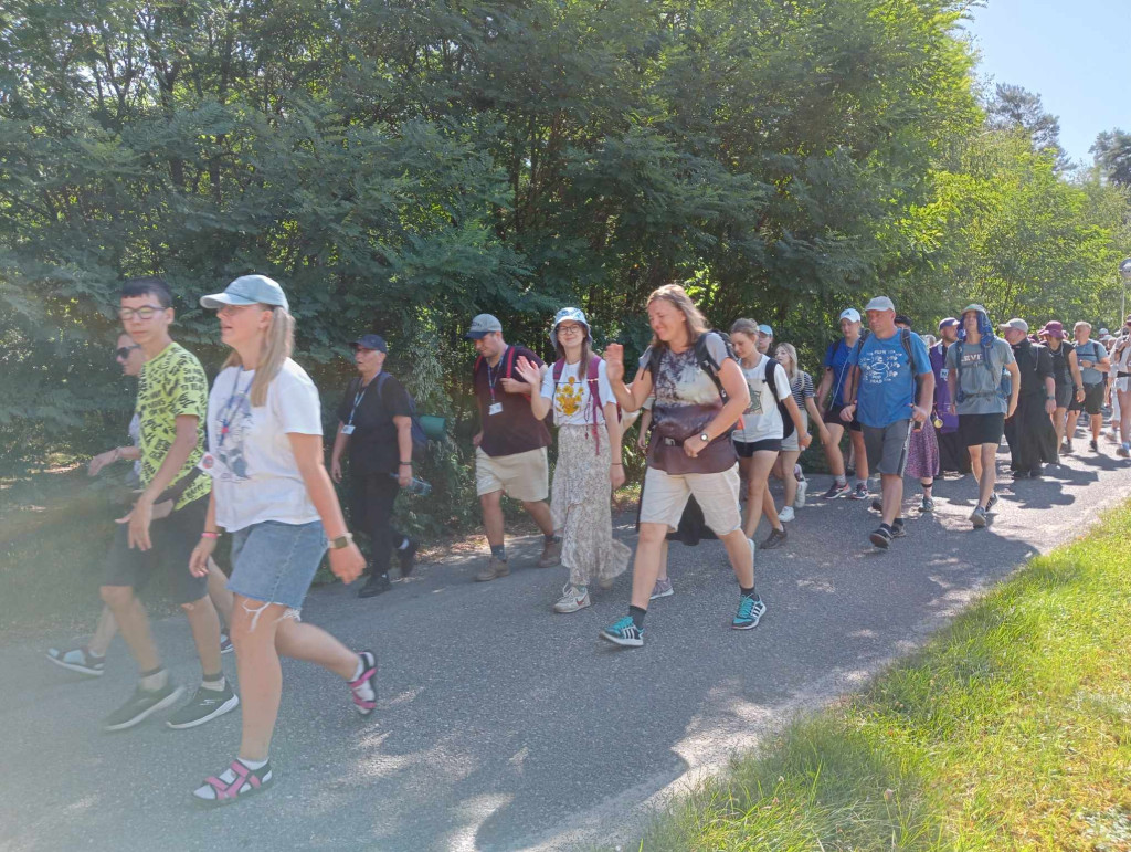 Koneccy pielgrzymi w trasie. Fotorelacja z poniedziałku [zdjęcia]