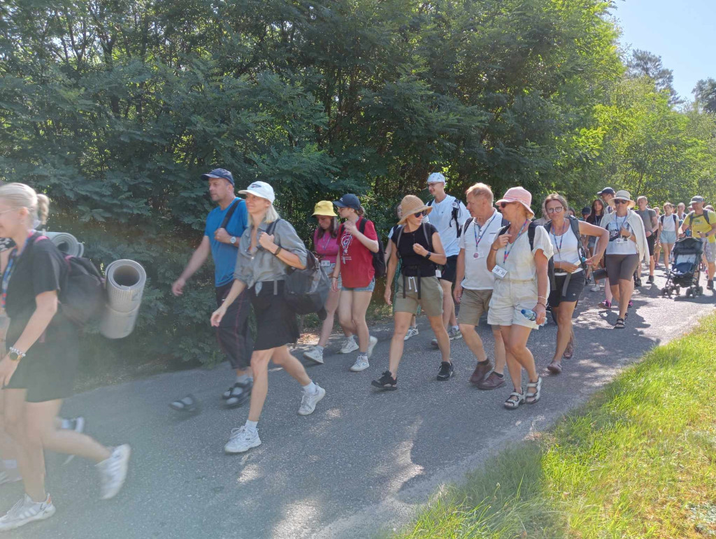 Koneccy pielgrzymi w trasie. Fotorelacja z poniedziałku [zdjęcia]