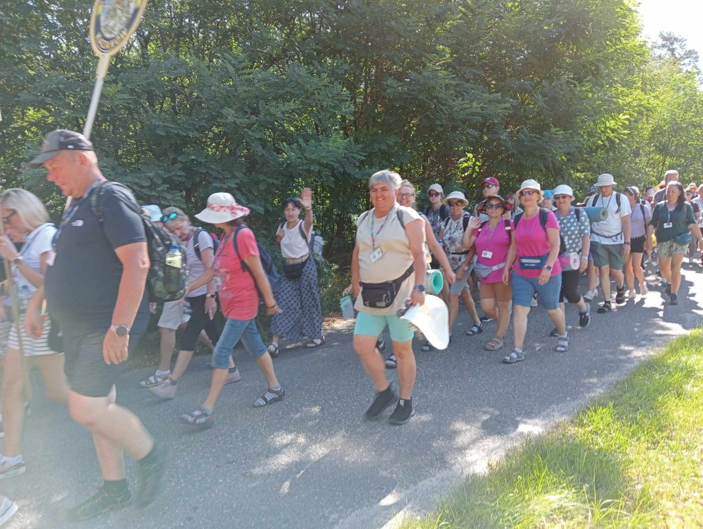 Koneccy pielgrzymi w trasie. Fotorelacja z poniedziałku [zdjęcia]