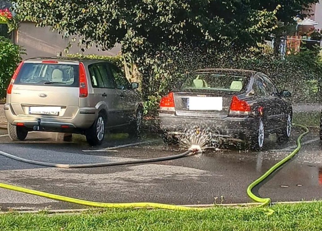 Gaz ulatniał się z auta. Akcja w centrum Końskich [zdjęcia]