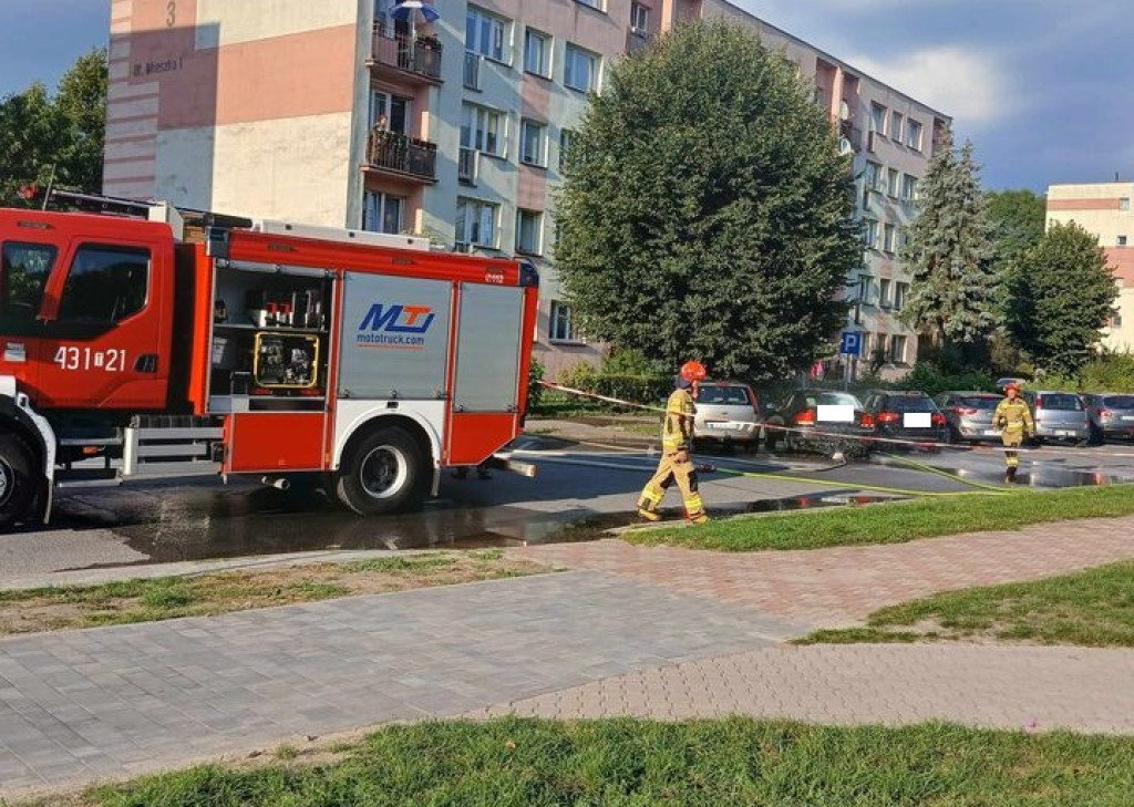 Gaz ulatniał się z auta. Akcja w centrum Końskich [zdjęcia]