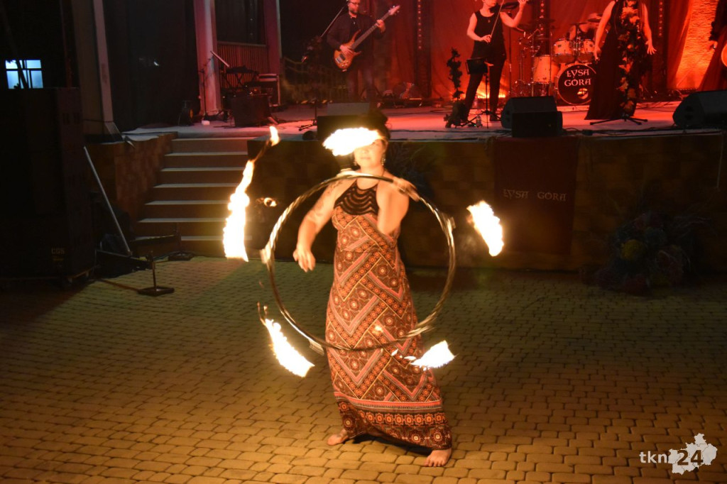 Niedziela na Dniach Stąporkowa 2024 z Łysą Górą i Teatrem Ognia [wideo, zdjęcia]