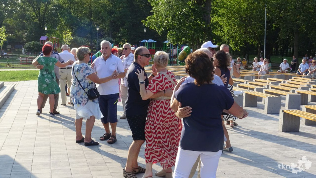 Taneczna niedziela przy Koneckim Centrum Kultury. Wideo i zdjęcia z zabawy