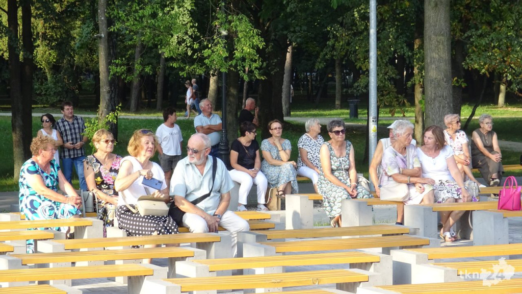 Taneczna niedziela przy Koneckim Centrum Kultury. Wideo i zdjęcia z zabawy