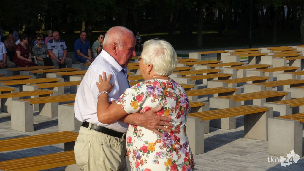 Taneczna niedziela przy Koneckim Centrum Kultury. Wideo i zdjęcia z zabawy