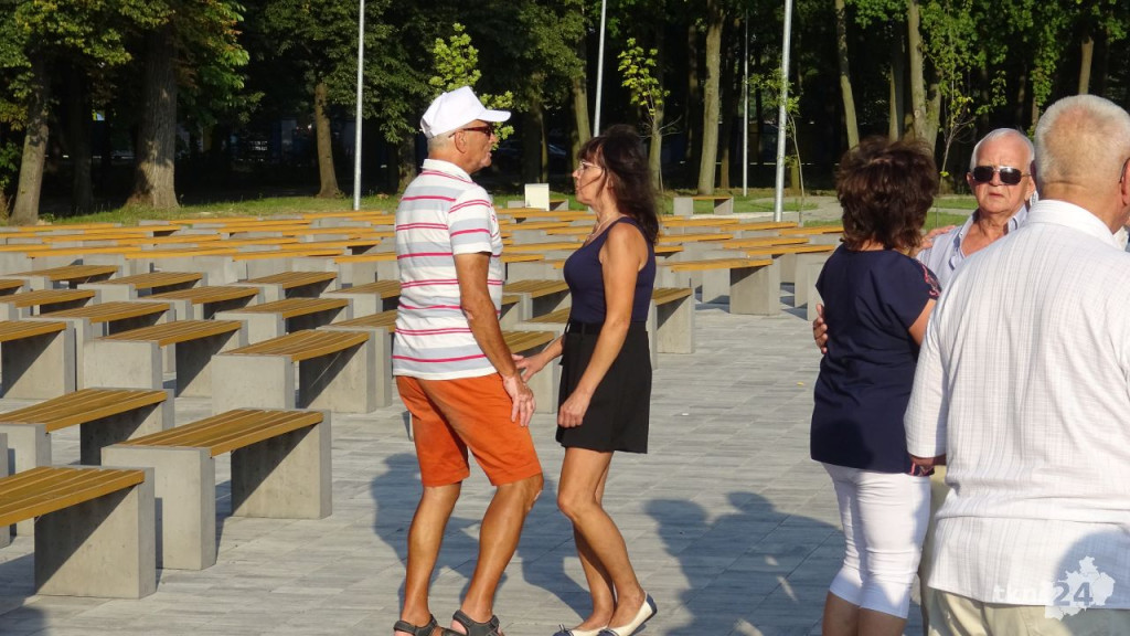 Taneczna niedziela przy Koneckim Centrum Kultury. Wideo i zdjęcia z zabawy