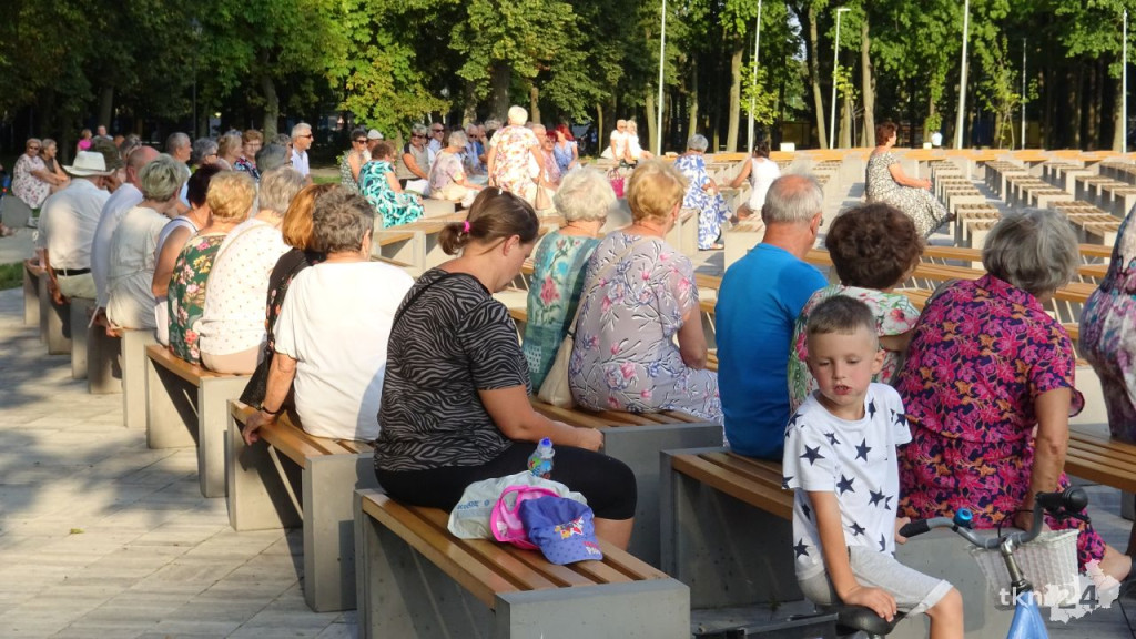 Taneczna niedziela przy Koneckim Centrum Kultury. Wideo i zdjęcia z zabawy