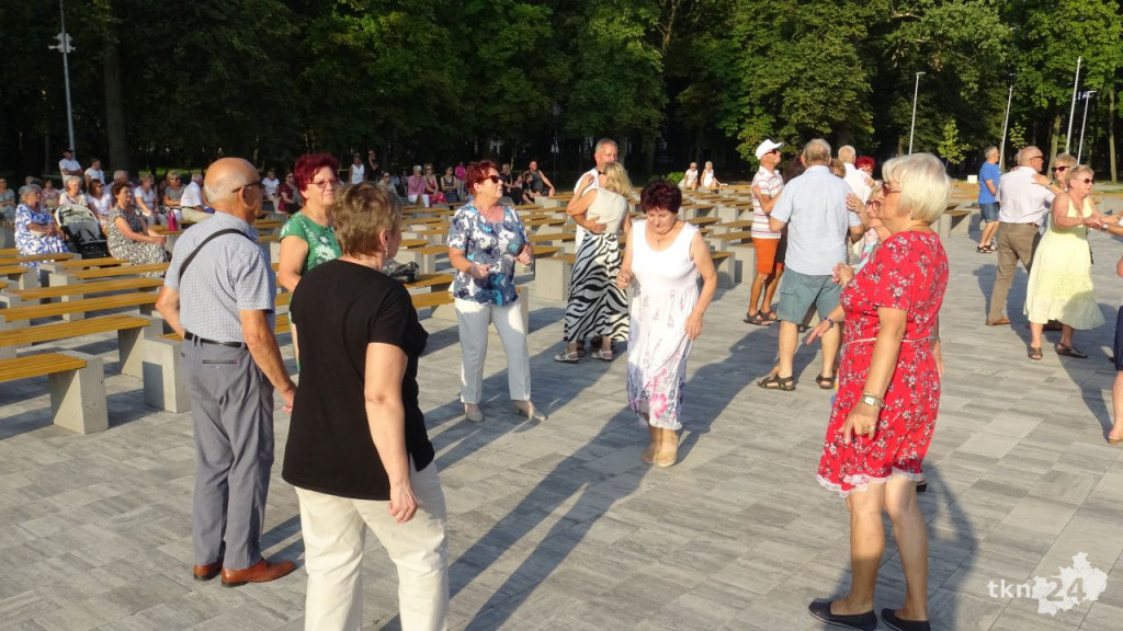 Taneczna niedziela przy Koneckim Centrum Kultury. Wideo i zdjęcia z zabawy