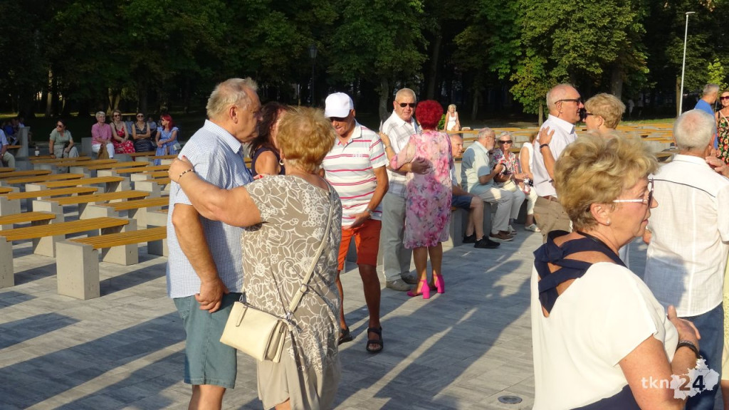 Taneczna niedziela przy Koneckim Centrum Kultury. Wideo i zdjęcia z zabawy