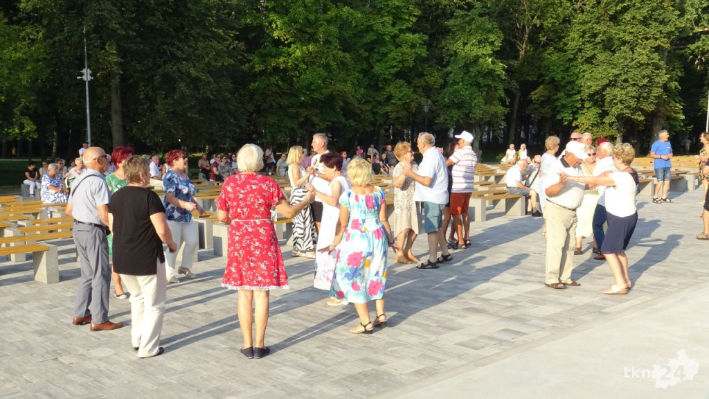 Taneczna niedziela przy Koneckim Centrum Kultury. Wideo i zdjęcia z zabawy