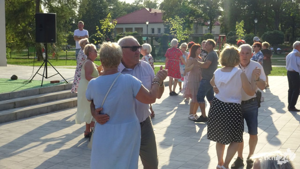 Taneczna niedziela przy Koneckim Centrum Kultury. Wideo i zdjęcia z zabawy