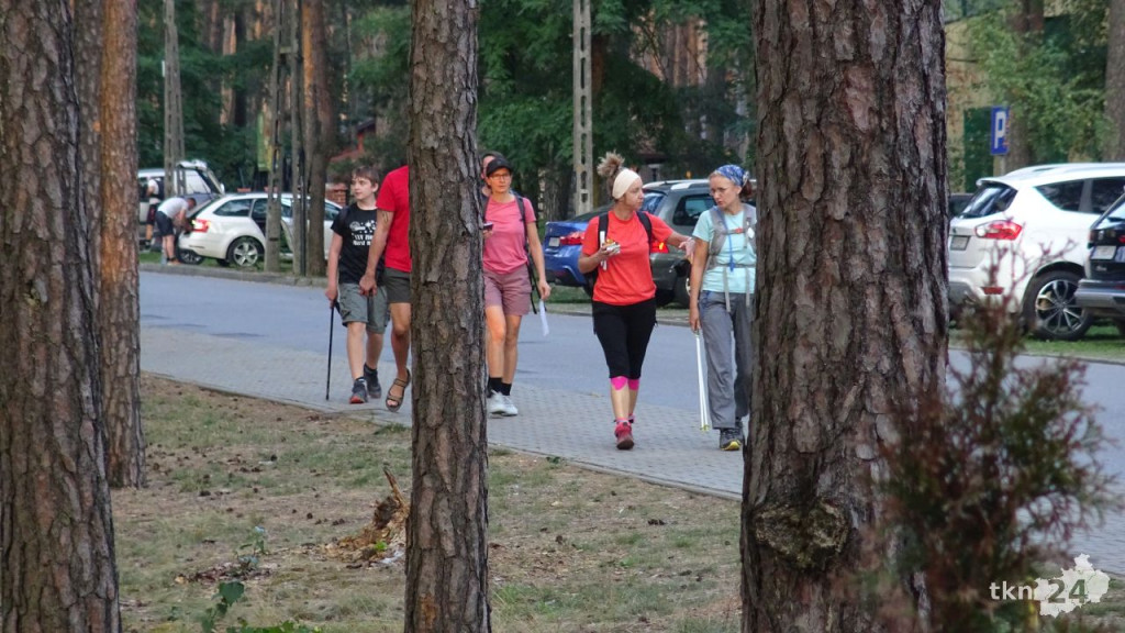 Najtwardsi piechurzy wędrują po Konecczyźnie [wideo, zdjęcia]