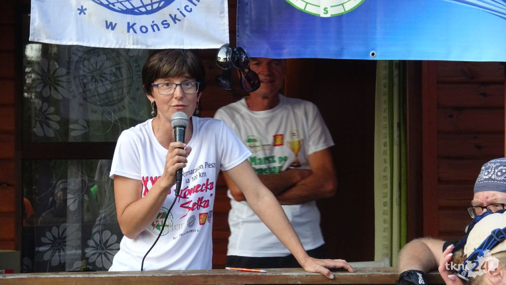Najtwardsi piechurzy wędrują po Konecczyźnie [wideo, zdjęcia]