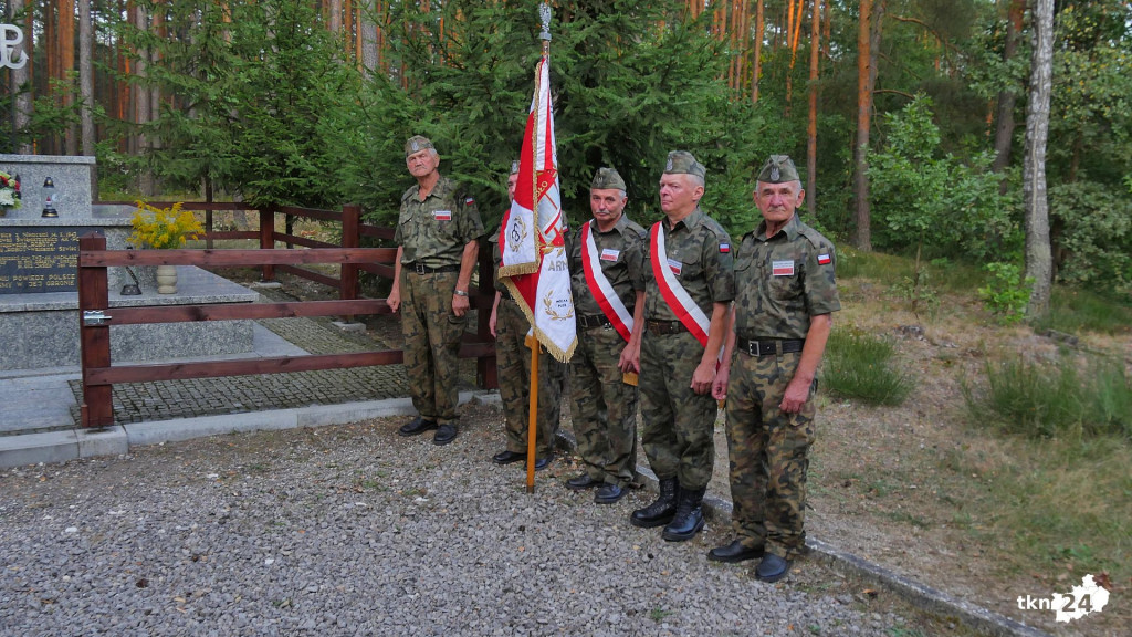 Powiat konecki zaprosił na nocny patriotyczny marsz [wideo, zdjęcia]