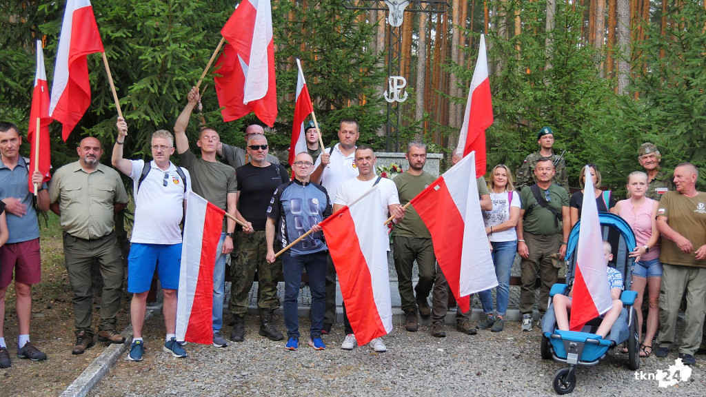 Powiat konecki zaprosił na nocny patriotyczny marsz [wideo, zdjęcia]