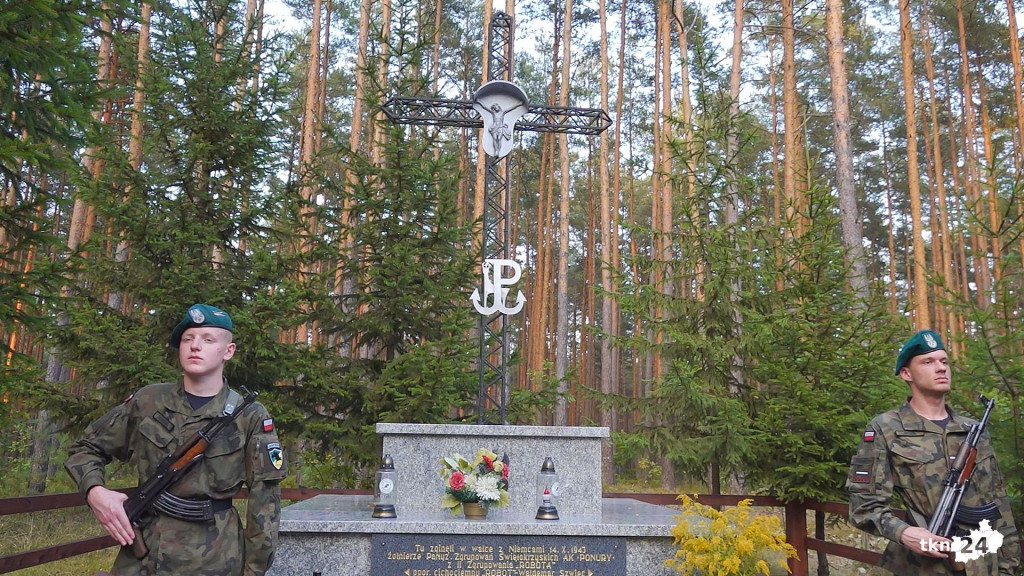 Powiat konecki zaprosił na nocny patriotyczny marsz [wideo, zdjęcia]