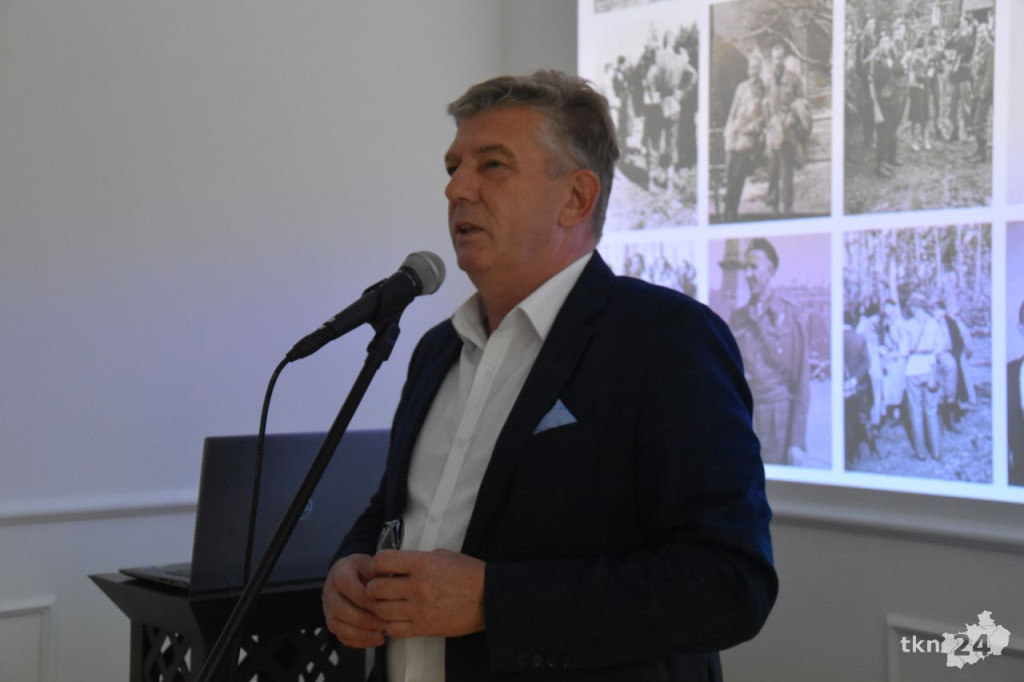 Cichociemni od `Szarego`. Historia braci Wiechułów. Premiera książki podczas Koneckiego Września [wideo, zdjęcia]