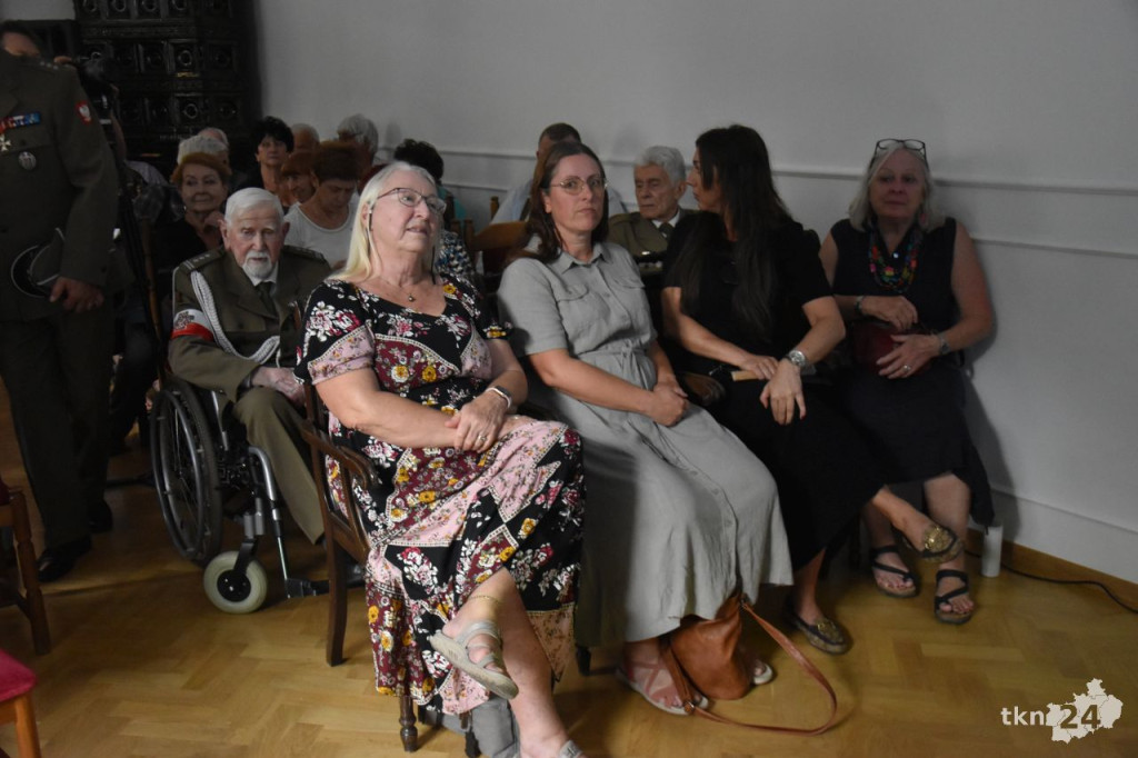 Cichociemni od `Szarego`. Historia braci Wiechułów. Premiera książki podczas Koneckiego Września [wideo, zdjęcia]