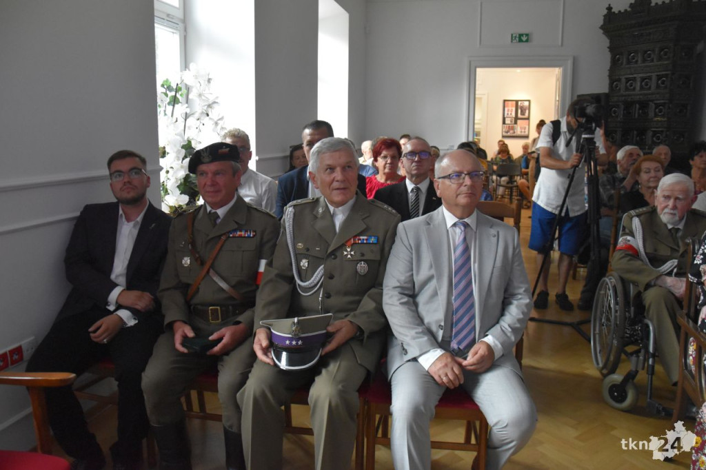 Cichociemni od `Szarego`. Historia braci Wiechułów. Premiera książki podczas Koneckiego Września [wideo, zdjęcia]
