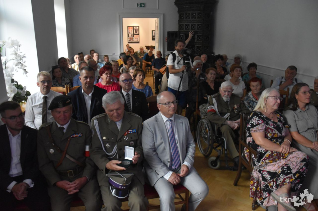 Cichociemni od `Szarego`. Historia braci Wiechułów. Premiera książki podczas Koneckiego Września [wideo, zdjęcia]