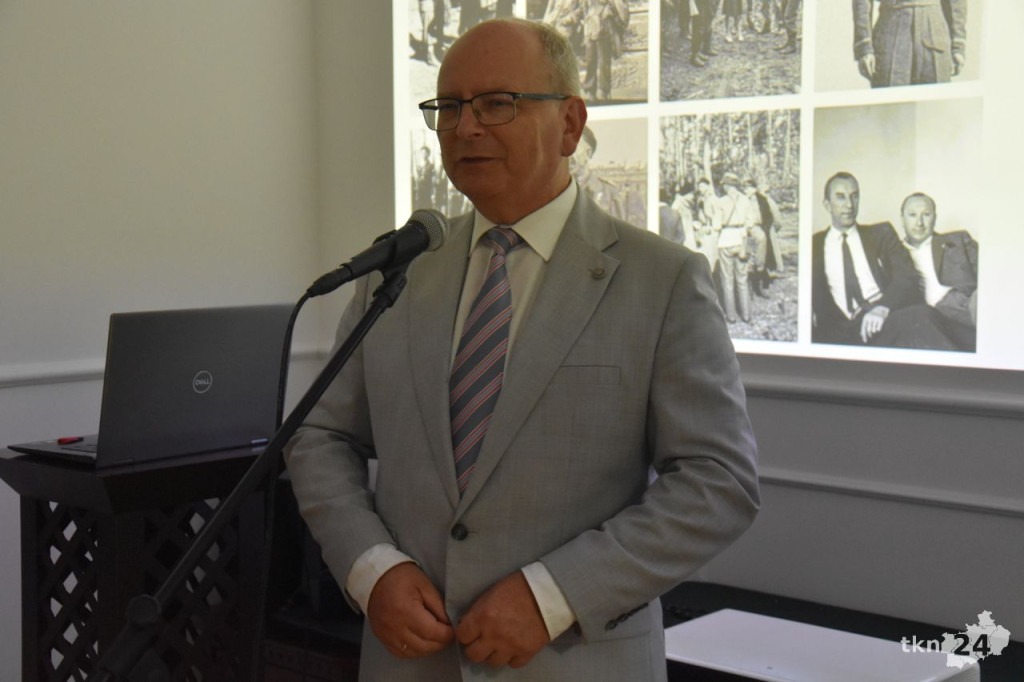 Cichociemni od `Szarego`. Historia braci Wiechułów. Premiera książki podczas Koneckiego Września [wideo, zdjęcia]