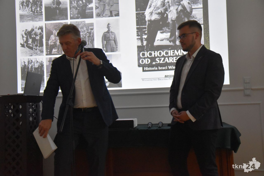 Cichociemni od `Szarego`. Historia braci Wiechułów. Premiera książki podczas Koneckiego Września [wideo, zdjęcia]