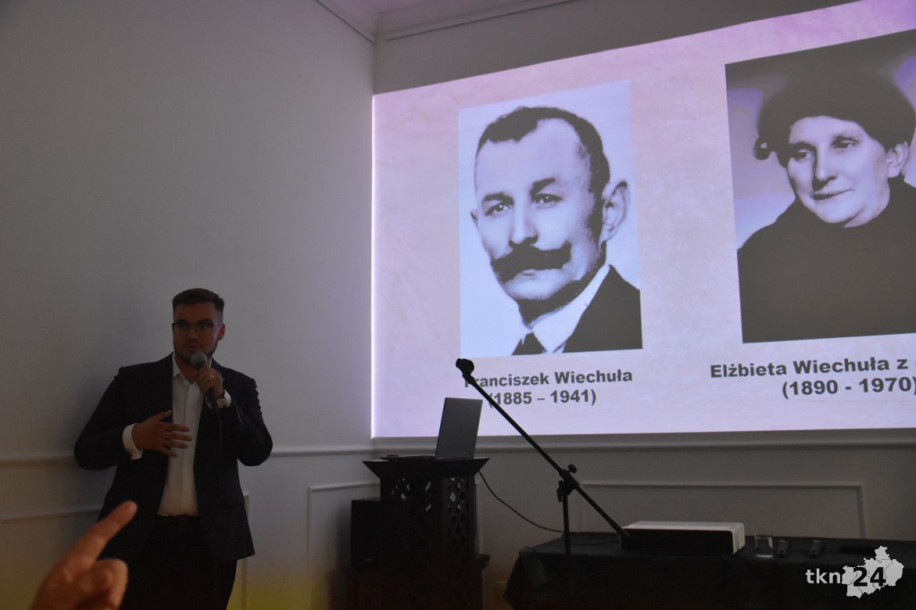 Cichociemni od `Szarego`. Historia braci Wiechułów. Premiera książki podczas Koneckiego Września [wideo, zdjęcia]
