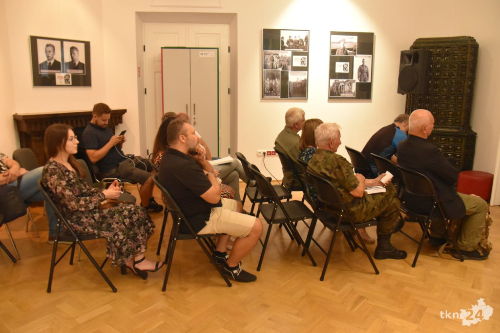 Cichociemni od `Szarego`. Historia braci Wiechułów. Premiera książki podczas Koneckiego Września [wideo, zdjęcia]