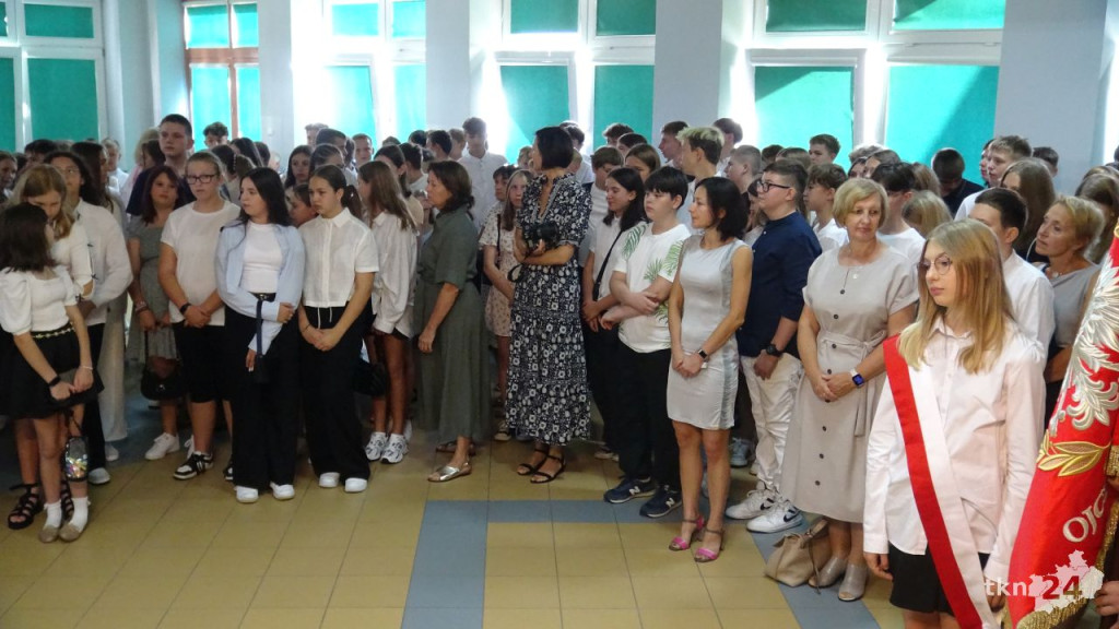 Pierwszy dzwonek już wybrzmiał! Odwiedziliśmy koneckie szkoły [wideo, zdjęcia]
