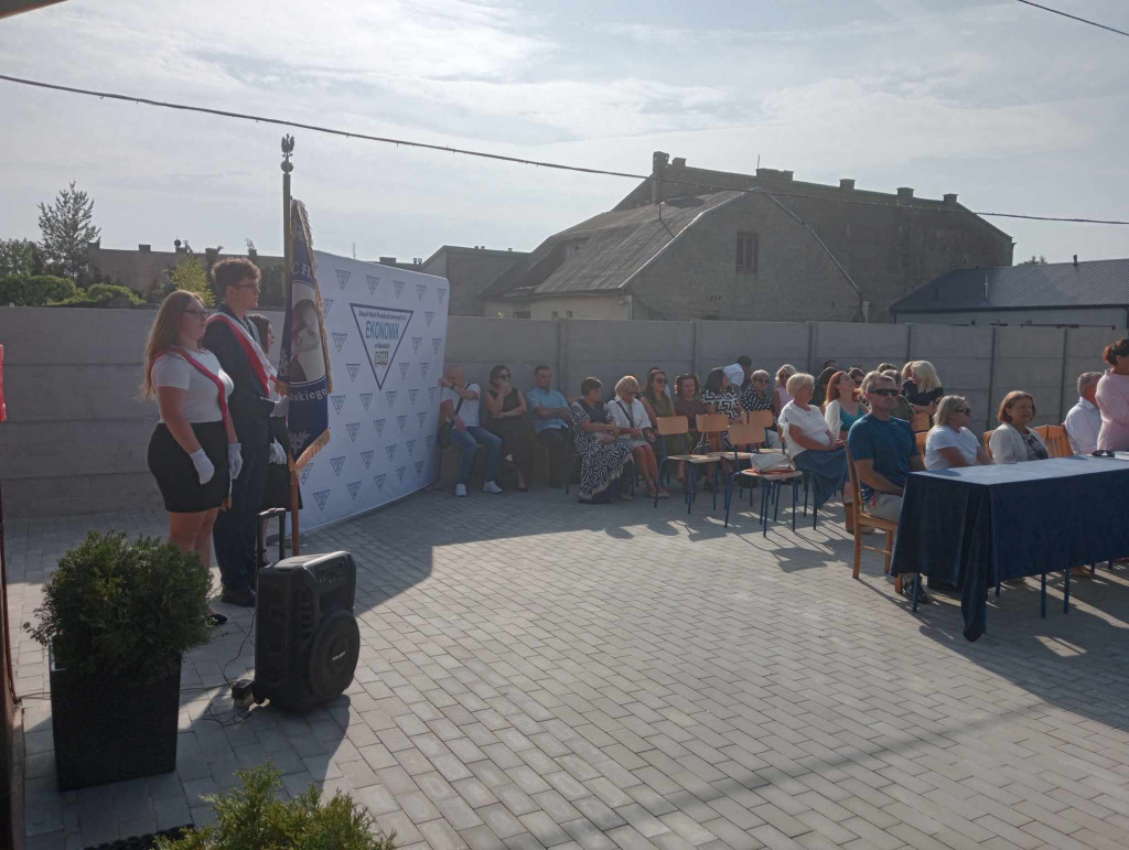 Pierwszy dzwonek już wybrzmiał! Odwiedziliśmy koneckie szkoły [wideo, zdjęcia]