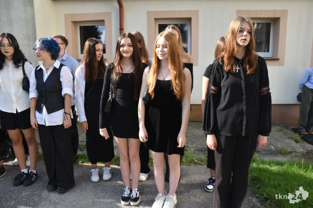 Pierwszy dzwonek już wybrzmiał! Odwiedziliśmy koneckie szkoły [wideo, zdjęcia]