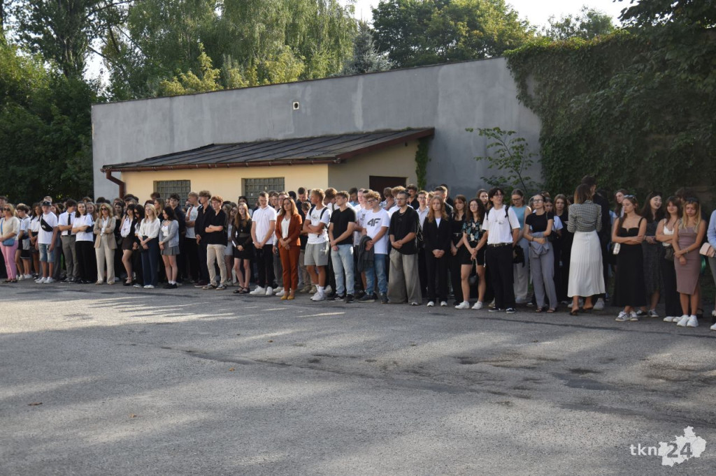 Pierwszy dzwonek już wybrzmiał! Odwiedziliśmy koneckie szkoły [wideo, zdjęcia]