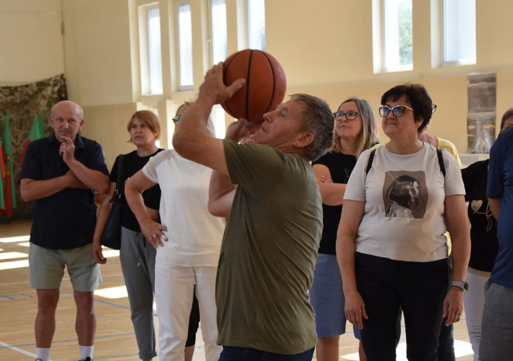 12 pucharów dla aktywnych seniorów z gminy Fałków! [zdjęcia]