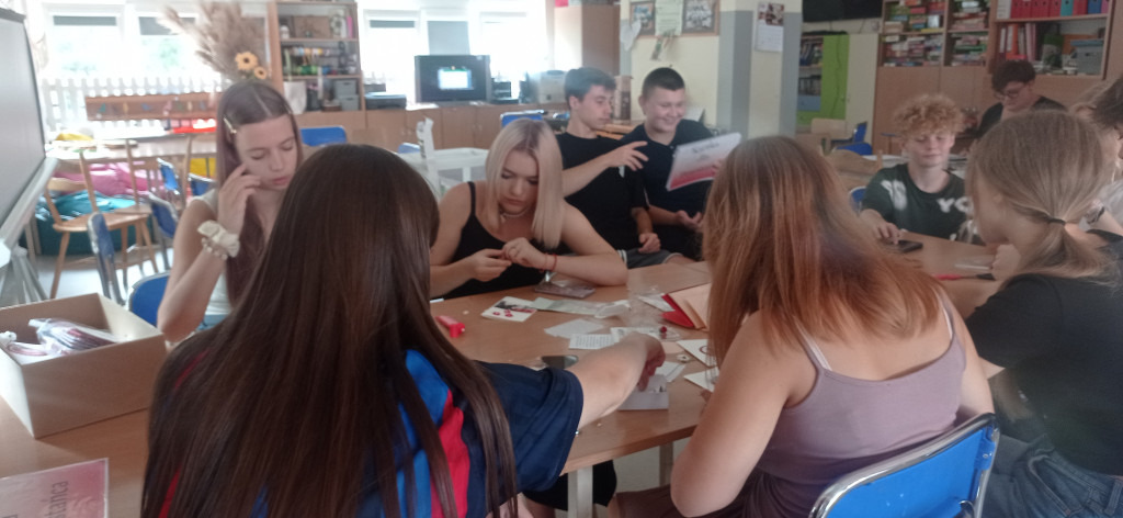 Młodzież i pracownicy ŚCR w Czarnieckiej Górze pamiętają o Powstańcach [zdjęcia]