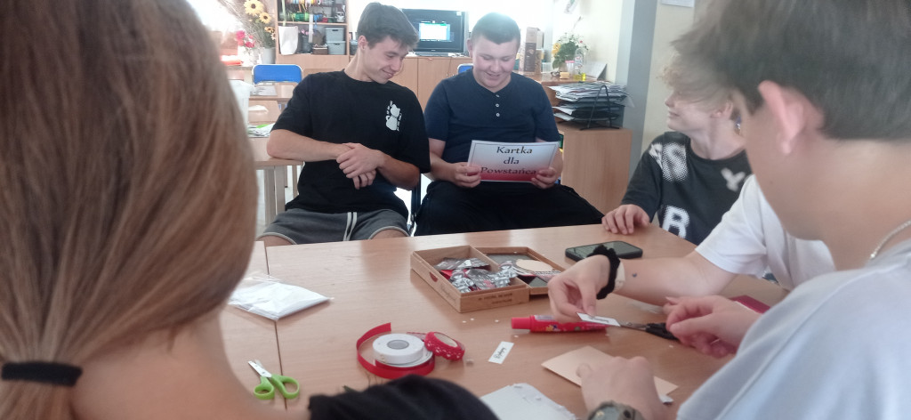 Młodzież i pracownicy ŚCR w Czarnieckiej Górze pamiętają o Powstańcach [zdjęcia]
