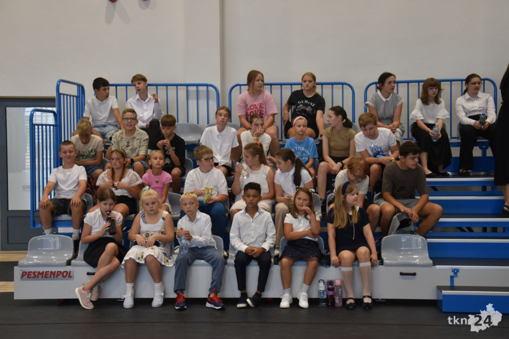 `Igrzyska czas zacząć!` Uroczyste otwarcie hali sportowej przy Szkole Podstawowej nr 2 w Końskich [wideo, zdjęcia]